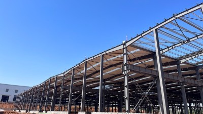 K8凯发钢构百科：钢结构厂房中的抗风柱起到了哪些作用?